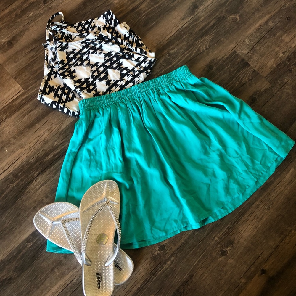 Forever 21 Green Skirt size Small